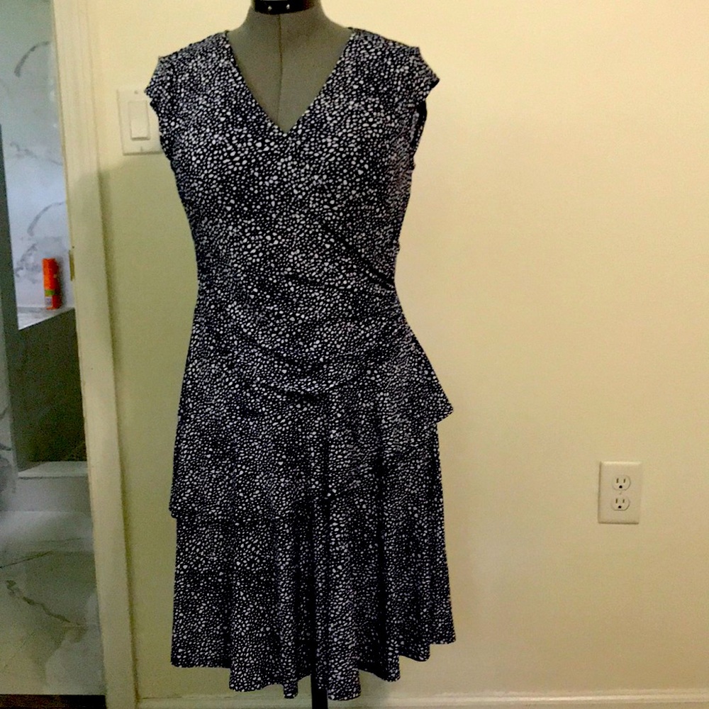Signature by Robbie Bee cap sleeves V-neck dress